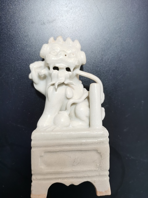 古玩陶瓷德化窯獅子香插真品鑒賞圖
