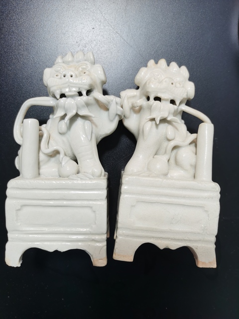 古玩陶瓷德化窯獅子香插真品鑒賞圖