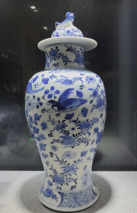 古玩陶瓷青花花鳥(niǎo)紋蓋瓶真品鑒賞圖