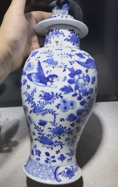 古玩陶瓷青花花鳥(niǎo)紋蓋瓶真品鑒賞圖