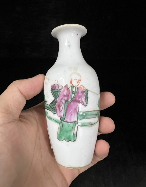 古玩陶瓷晚清粉彩人物柳葉瓶拍賣,當前價格980元