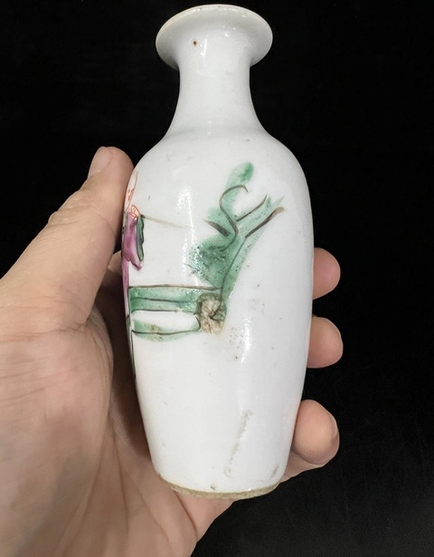 古玩陶瓷晚清粉彩人物柳葉瓶拍賣,當前價格980元