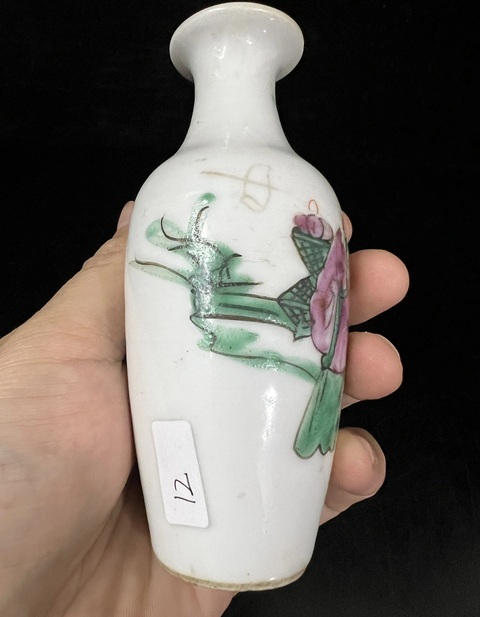 古玩陶瓷晚清粉彩人物柳葉瓶拍賣,當前價格980元