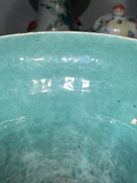 古玩陶瓷松石綠粉彩人物故事紋雙耳盤口瓶真品鑒賞圖
