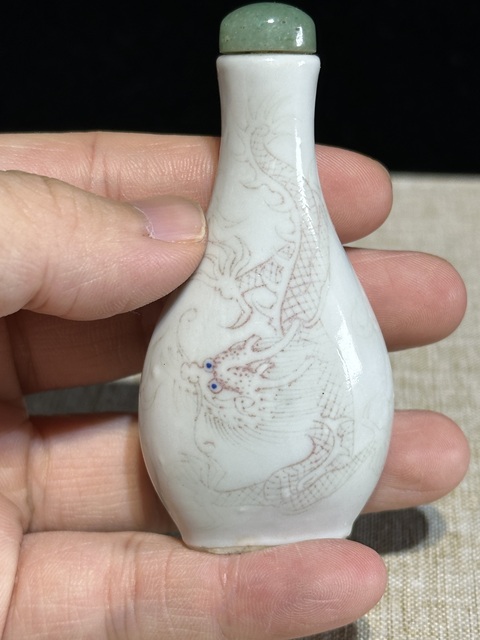 古玩陶瓷釉里紅龍紋鼻煙壺真品鑒賞圖