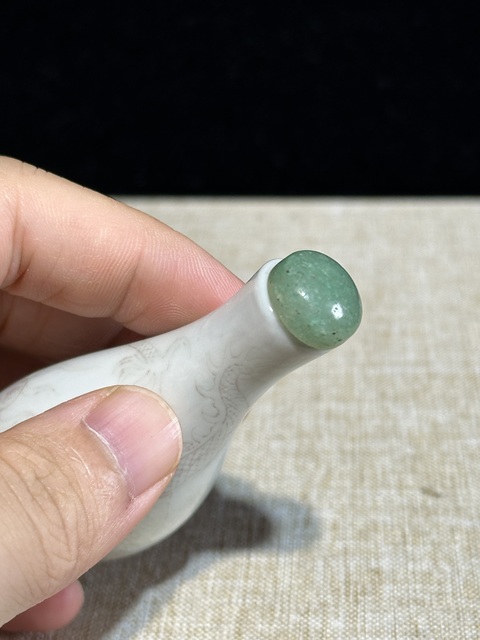 古玩陶瓷釉里紅龍紋鼻煙壺真品鑒賞圖