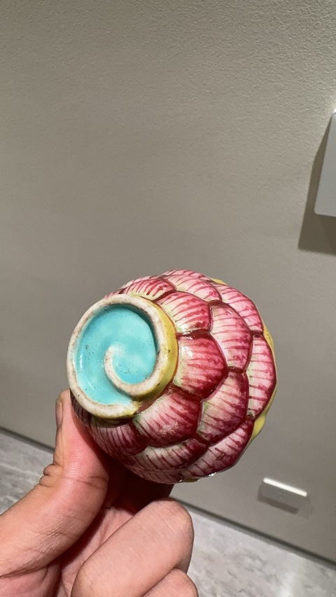 古玩陶瓷蓮瓣紋粉彩花口杯真品鑒賞圖