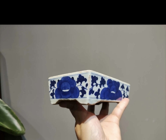 古玩陶瓷花卉紋青花水仙盆真品鑒賞圖