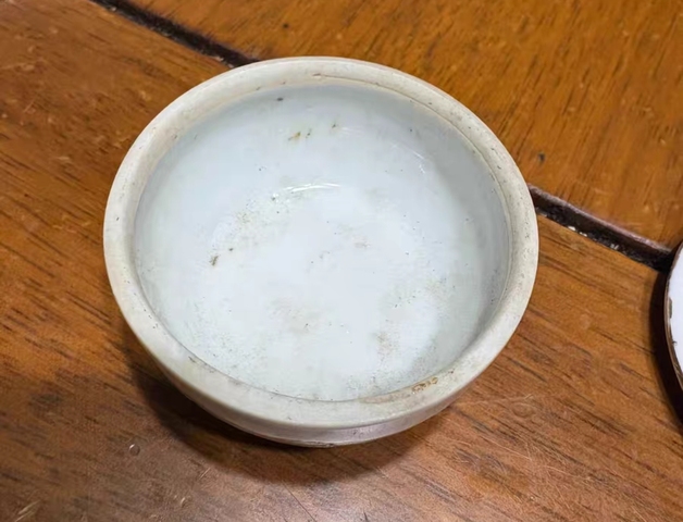 古玩陶瓷花卉紋粉彩蓋盒真品鑒賞圖