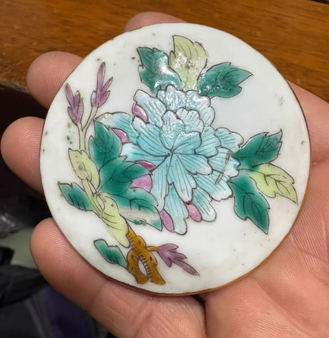 古玩陶瓷花卉紋粉彩蓋盒真品鑒賞圖