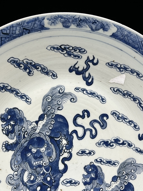 古玩陶瓷青花獅紋盤真品鑒賞圖