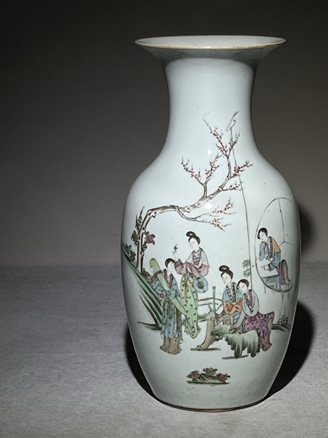 古玩陶瓷桃花美女粉彩撇口瓶真品鑒賞圖