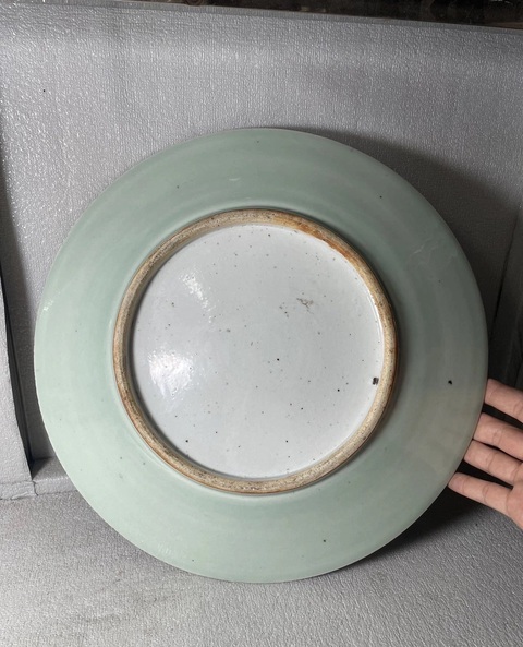 古玩陶瓷豆青釉刻花大盤真品鑒賞圖