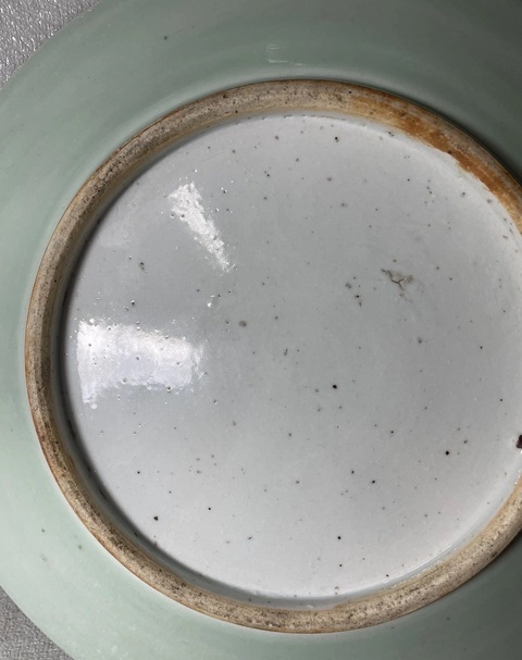 古玩陶瓷豆青釉刻花大盤真品鑒賞圖
