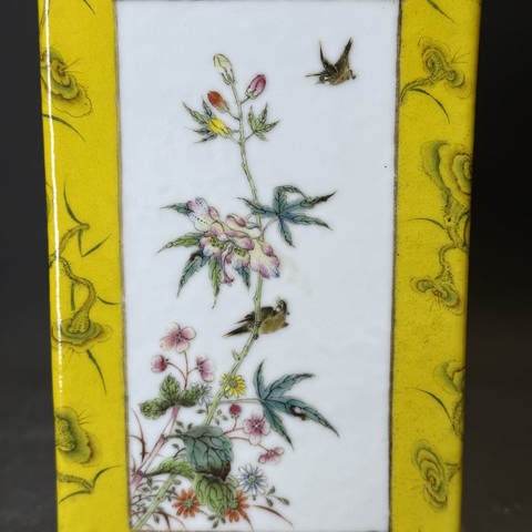 古玩陶瓷民國黃地靈芝開光粉彩花鳥紋琮式瓶真品鑒賞圖