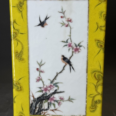 古玩陶瓷民國黃地靈芝開光粉彩花鳥紋琮式瓶真品鑒賞圖