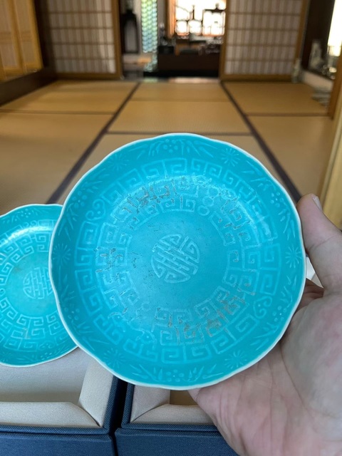 古玩陶瓷松石綠印花盤真品鑒賞圖