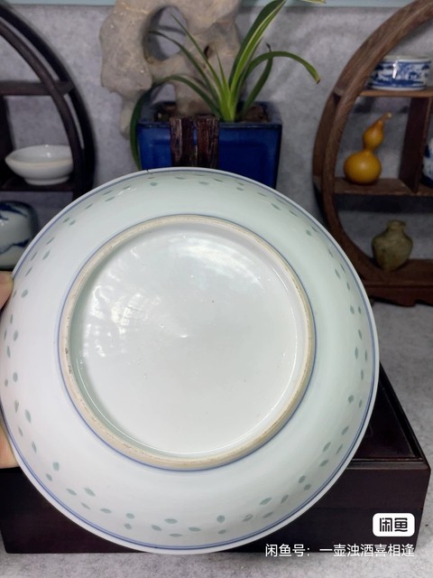 古玩陶瓷青花玲瓏紋龍盤真品鑒賞圖