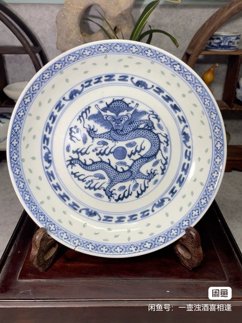 古玩陶瓷青花玲瓏紋龍盤真品鑒賞圖