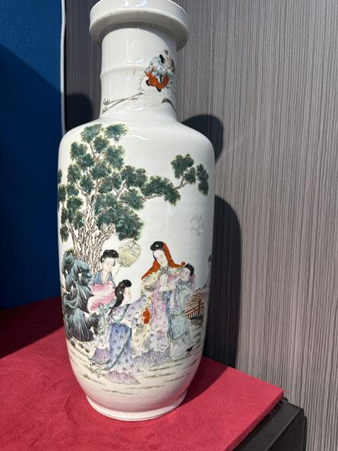 古玩陶瓷人物紋粉彩棒槌瓶真品鑒賞圖