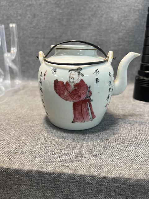 古玩陶瓷粉彩無(wú)雙譜人物茶壺真品鑒賞圖