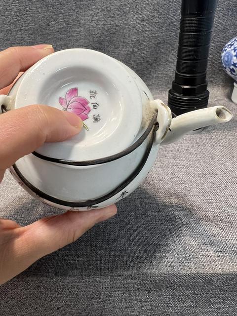 古玩陶瓷粉彩無(wú)雙譜人物茶壺真品鑒賞圖