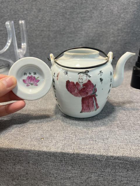古玩陶瓷粉彩無(wú)雙譜人物茶壺真品鑒賞圖
