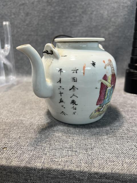 古玩陶瓷粉彩無(wú)雙譜人物茶壺真品鑒賞圖
