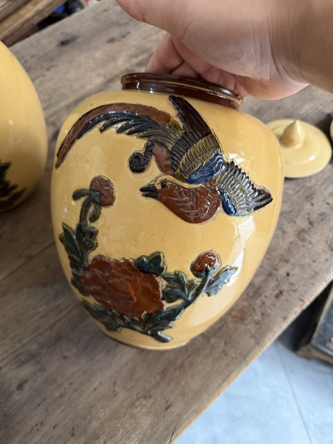 古玩陶瓷黃釉地三彩鳳紋冬瓜罐真品鑒賞圖
