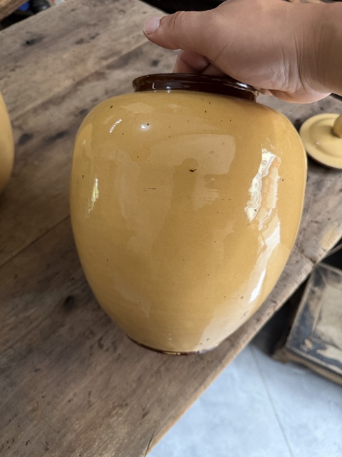 古玩陶瓷黃釉地三彩鳳紋冬瓜罐真品鑒賞圖