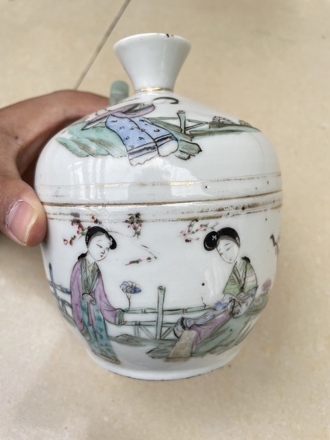 古玩陶瓷仕女紋粉彩蓋缸真品鑒賞圖
