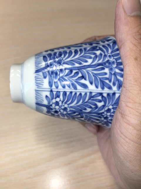 古玩陶瓷花卉紋青花杯真品鑒賞圖