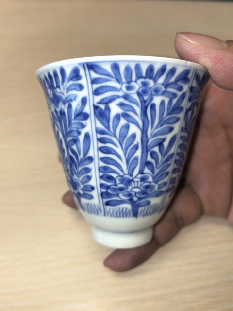古玩陶瓷花卉紋青花杯真品鑒賞圖