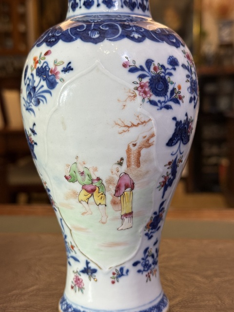 古玩陶瓷青花廣彩人物雞腿瓶真品鑒賞圖