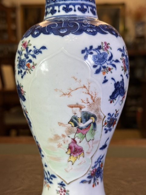古玩陶瓷青花廣彩人物雞腿瓶真品鑒賞圖