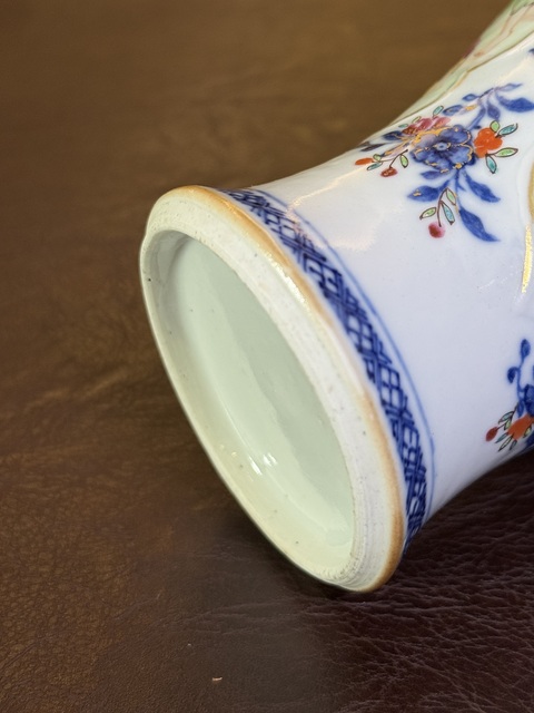 古玩陶瓷青花廣彩人物雞腿瓶真品鑒賞圖