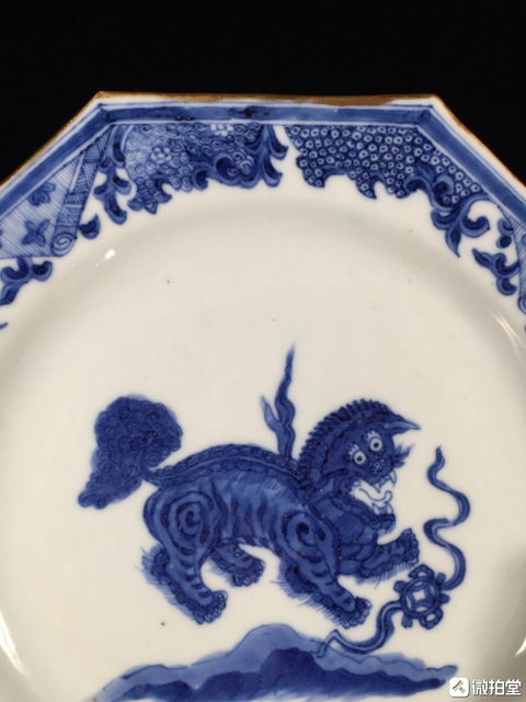 古玩陶瓷飄帶繡球獅子紋青花八方盤真品鑒賞圖