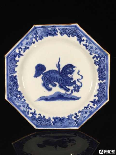 古玩陶瓷飄帶繡球獅子紋青花八方盤真品鑒賞圖