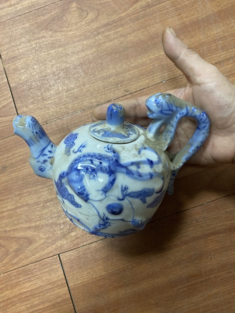 古玩陶瓷青花龍紋茶壺真品鑒賞圖