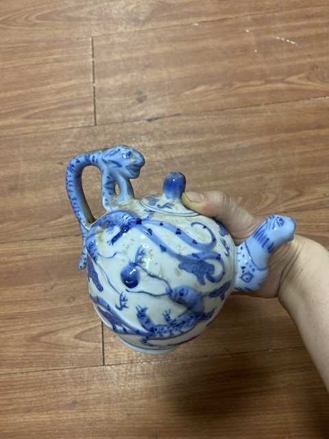 古玩陶瓷青花龍紋茶壺真品鑒賞圖
