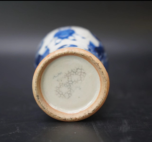 古玩陶瓷哥釉地鐵銹釉青花仕女紋瓶真品鑒賞圖