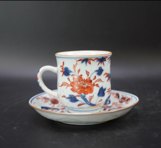 古玩陶瓷青花礬紅花卉紋杯盤真品鑒賞圖