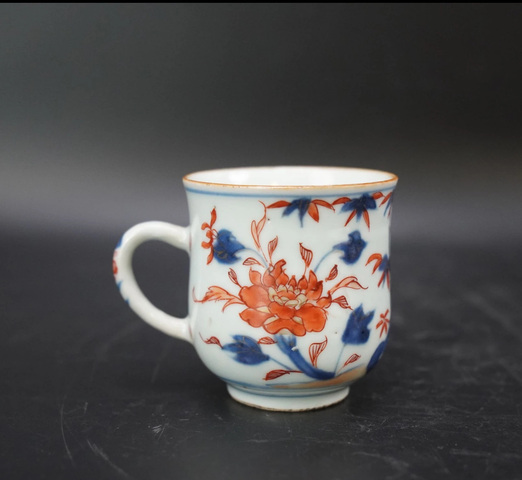 古玩陶瓷青花礬紅花卉紋杯盤真品鑒賞圖