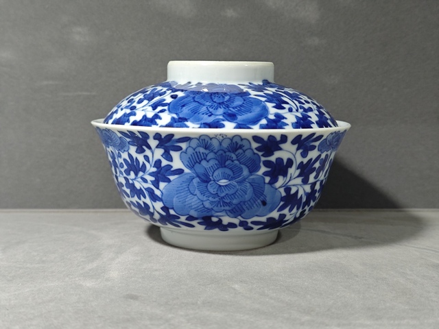 古玩陶瓷青花纏枝花紋蓋碗拍賣,當前價格1500元
