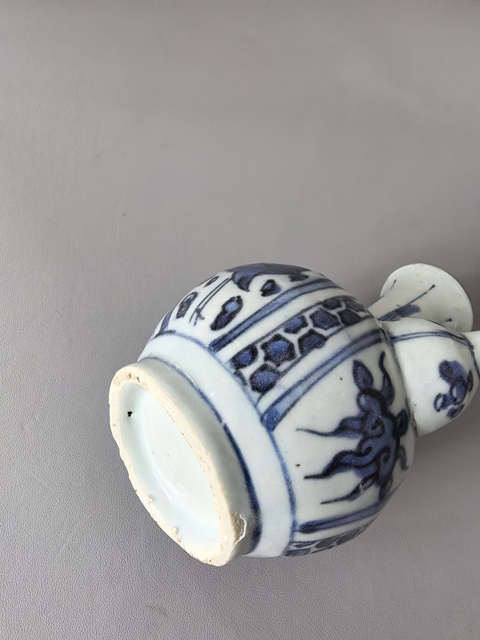 古玩陶瓷明、萬歷鶴紋青花軍持拍賣,當前價格12888元