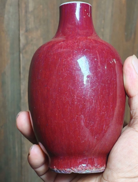 古玩陶瓷紅釉小瓶真品鑒賞圖