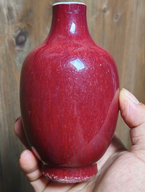 古玩陶瓷紅釉小瓶真品鑒賞圖