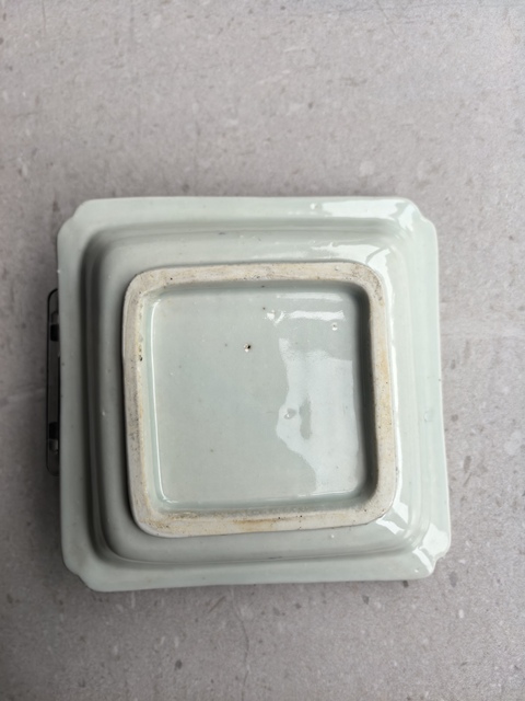 古玩陶瓷青花留白花卉紋四方倭角盤真品鑒賞圖