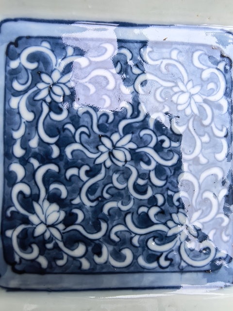 古玩陶瓷青花留白花卉紋四方倭角盤真品鑒賞圖