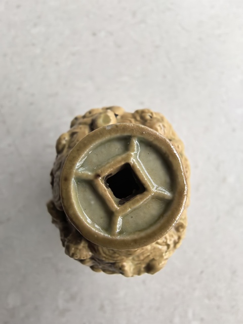 古玩陶瓷黃釉十八羅漢鼻煙壺真品鑒賞圖